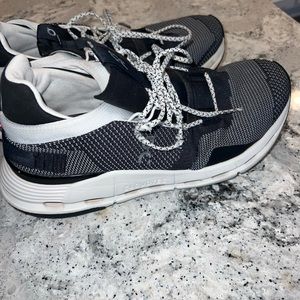 OnCloud cloudtec Womens sneakers black size 9.5 on running